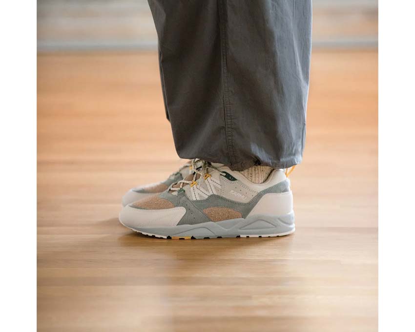 Karhu Fusion 2.0 Limestone Bright White vue latérale — tige mesh et cuir naturel