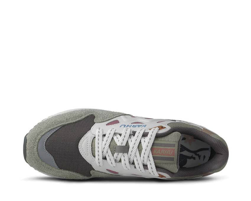 Karhu Legacy 96 Dark Gull Gray détail — logo Karhu 96
