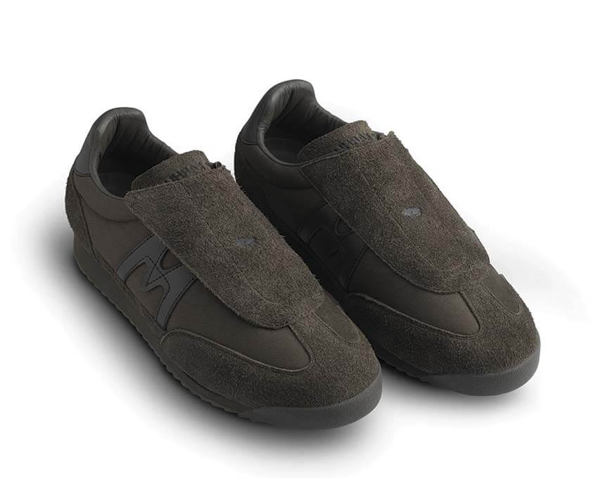 Karhu Mestari Slip-On Chocolate vue latérale — mesh chocolat sans lacet