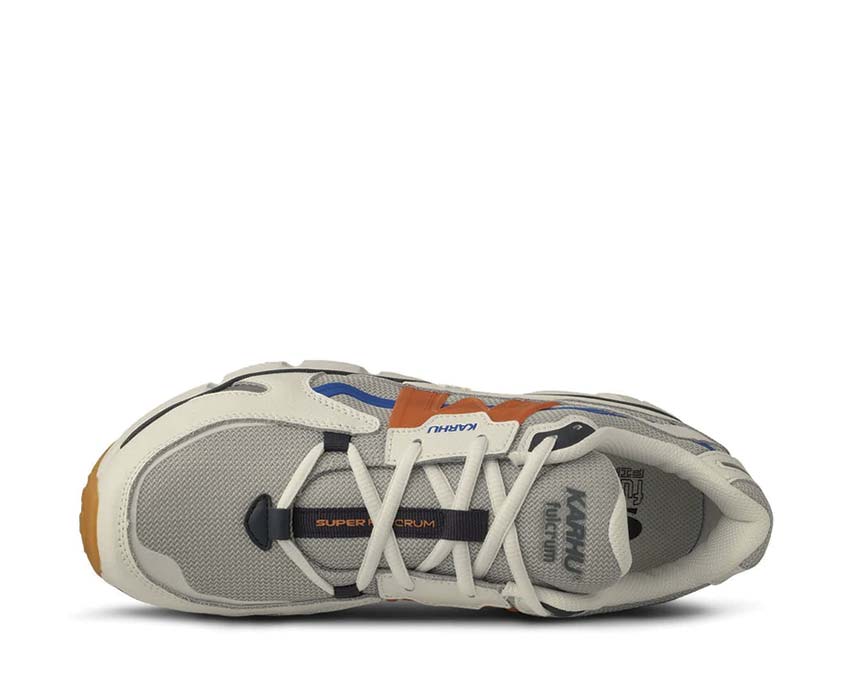Karhu Super Fulcrum Pearl Blue Nasturtium détail — logo vintage Karhu