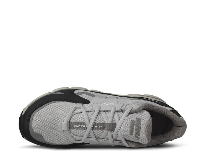 Karhu Super Fulcrum Jet Black détail — logo Karhu vintage noir