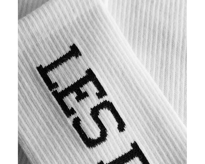 Les Deux Vertigo Socks White détail — logo brodé côte