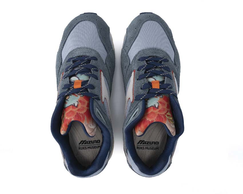 Mizuno Contender Rijksmuseum détail — logo Mizuno collab