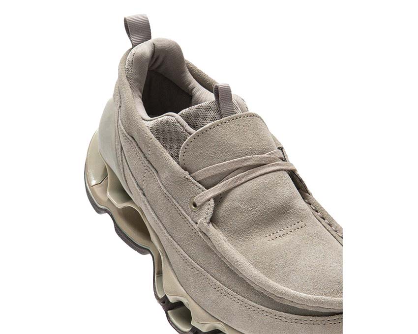 Mizuno Wave Prophecy Moc Taupe vue latérale — tige moc sans lacet