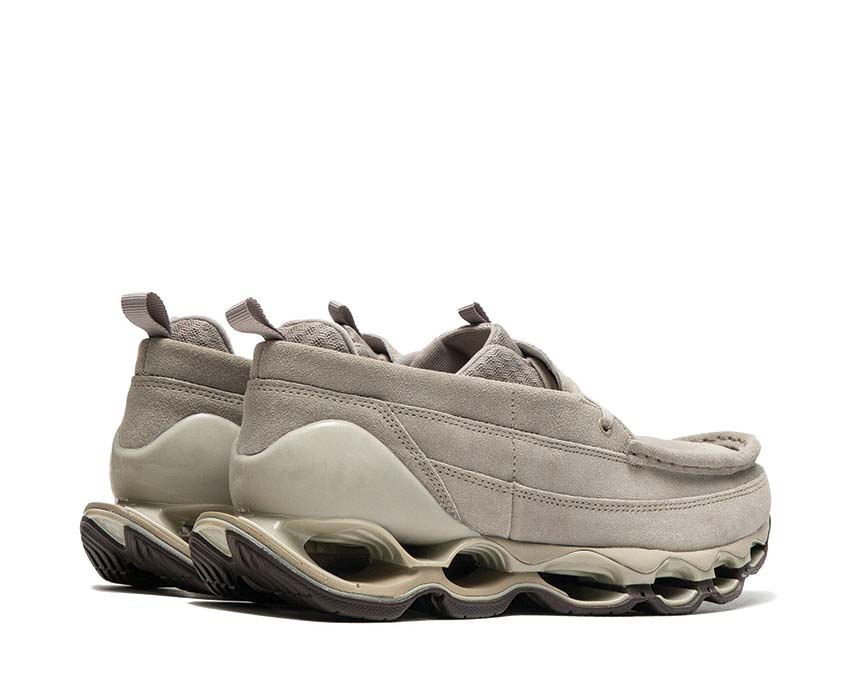 Mizuno Wave Prophecy Moc Taupe détail — finitions daim taupe