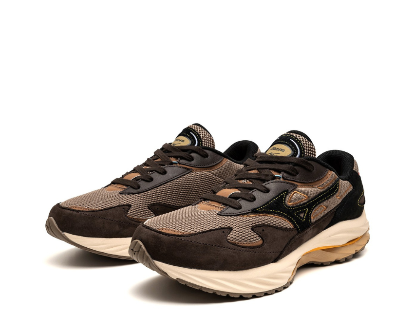 Mizuno Wave Rider β Premium Fossil vue latérale — cuir nubuck Fossil naturel