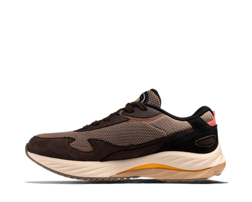 Mizuno Wave Rider β Premium Fossil détail — coutures et finitions cuir premium
