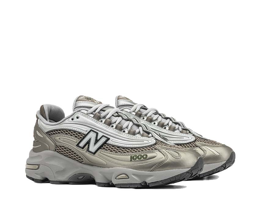 New Balance 1000 Arid Stone/Light Silver/Dark Alpine Green suela — suela con tacos para trail grip