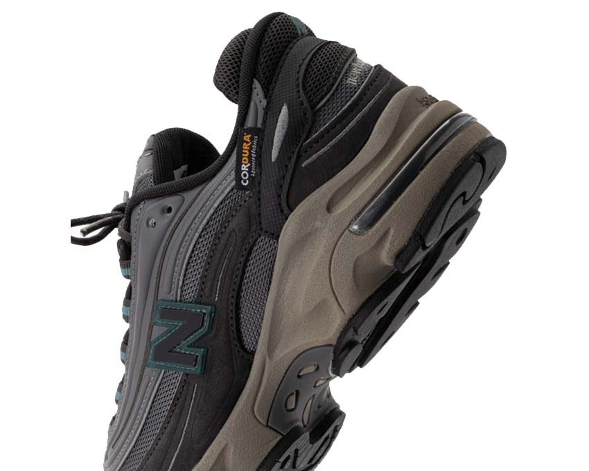 New Balance 1000 Cordura Black Cement vue latérale — tige Cordura noire robuste