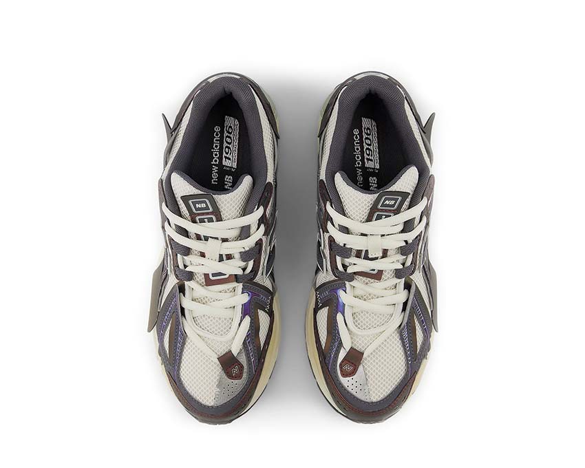 New Balance 1906A Classic Crimson/Sea Salt/Black Cement détail — empiècements en daim et nubuck