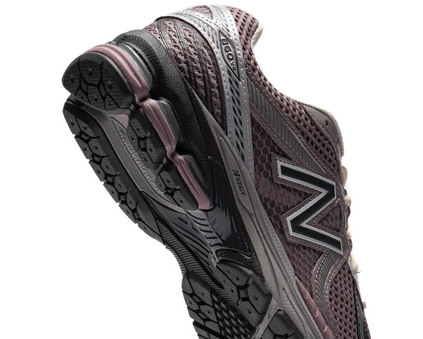 New Balance 860v2 Ice Wine Starlight vue latérale — tige mesh et overlays colorés