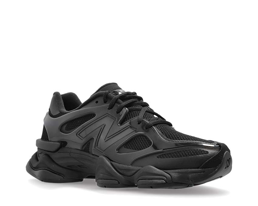 New Balance 9060 Black vista lateral — parte superior cuero y mesh