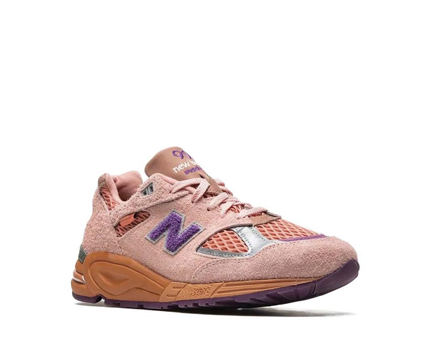 New Balance 990v2 Salehe Bembury vue latérale — design signature motifs exclusifs