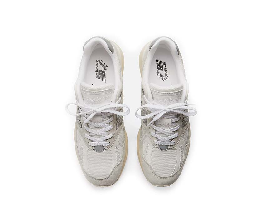 New Balance 991v2 Made in UK Frozen Dew détail — assemblage multimatières Made in UK