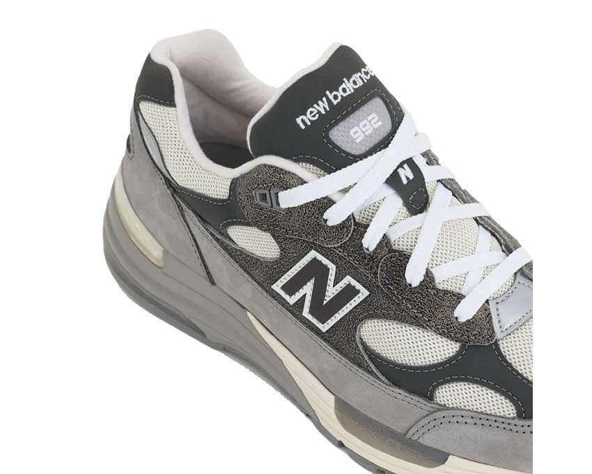 New Balance 992 Shadow Grey vue latérale — tige multimatière grise fabriquée aux États-Unis