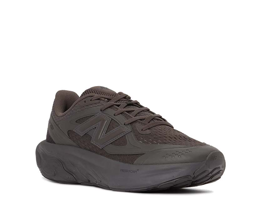 New Balance Fresh Foam Trainer Black Cement lateral view — technical mesh upper