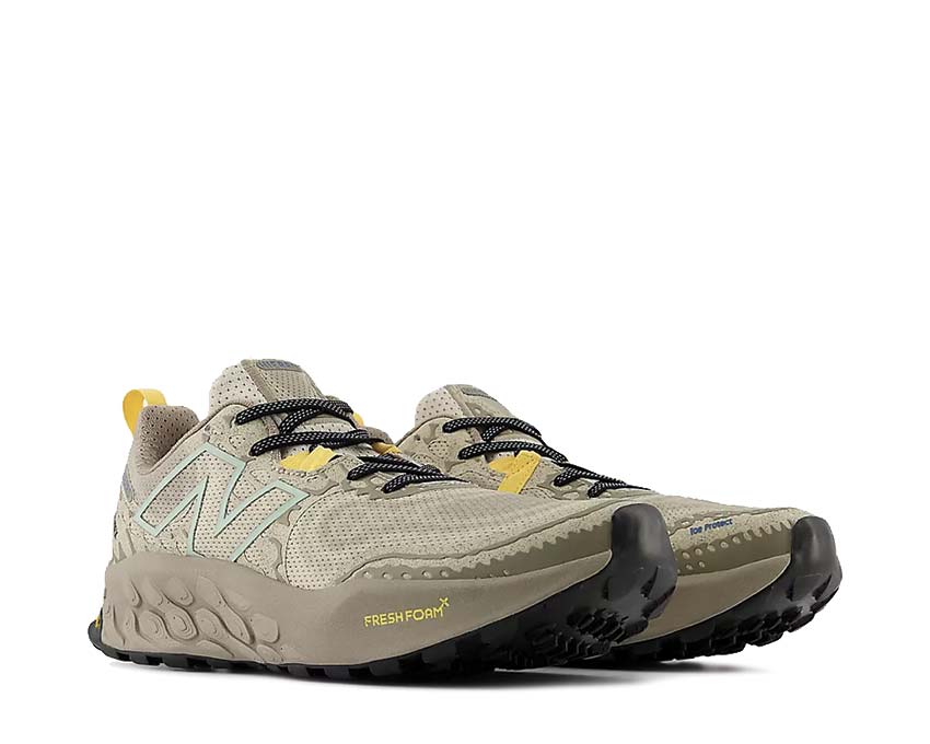 New Balance Fresh Foam X Hierro v8 Butterscotch vue latérale — tige Vibram trail