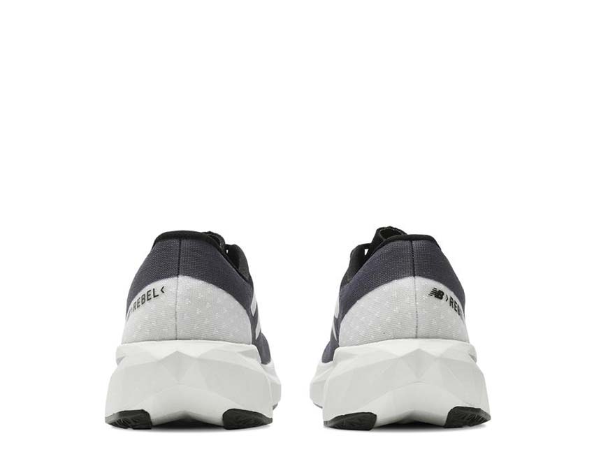 New Balance FuelCell Rebel V4 Graphite semelle — mousse FuelCell retour d'énergie