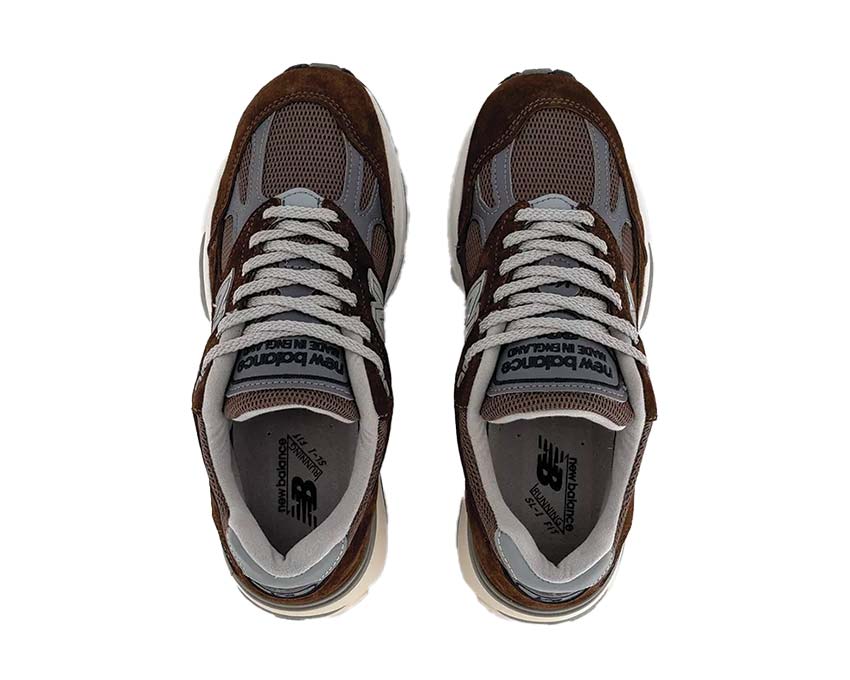 New Balance 991v2 Made in UK Slate Black détail — cuir et suède fabriqué en Angleterre