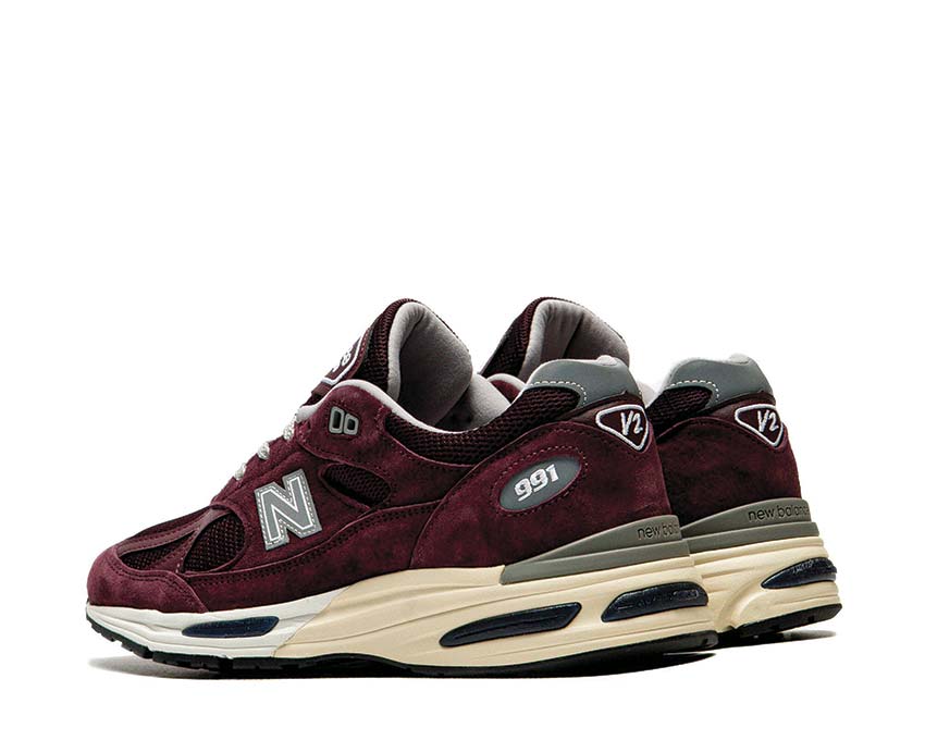 New Balance 991v2 Made in UK Catawba Grape détail — finitions cuir et suède premium