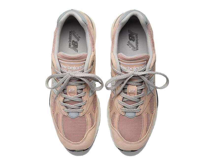 New Balance 991v2 Mahogany Rose détail — empiècements cuir et suède rose profond