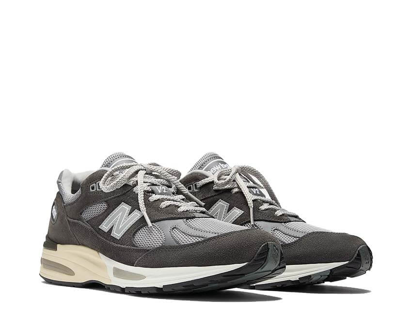 New Balance 991v2 Forged Iron vue latérale — tige suède gris fer sombre Made in UK