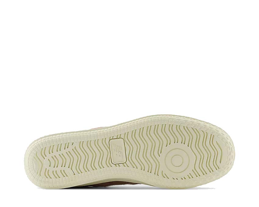New Balance T500 Landslide/Linen/New Spruce detail — embroidered N logo and padded tongue