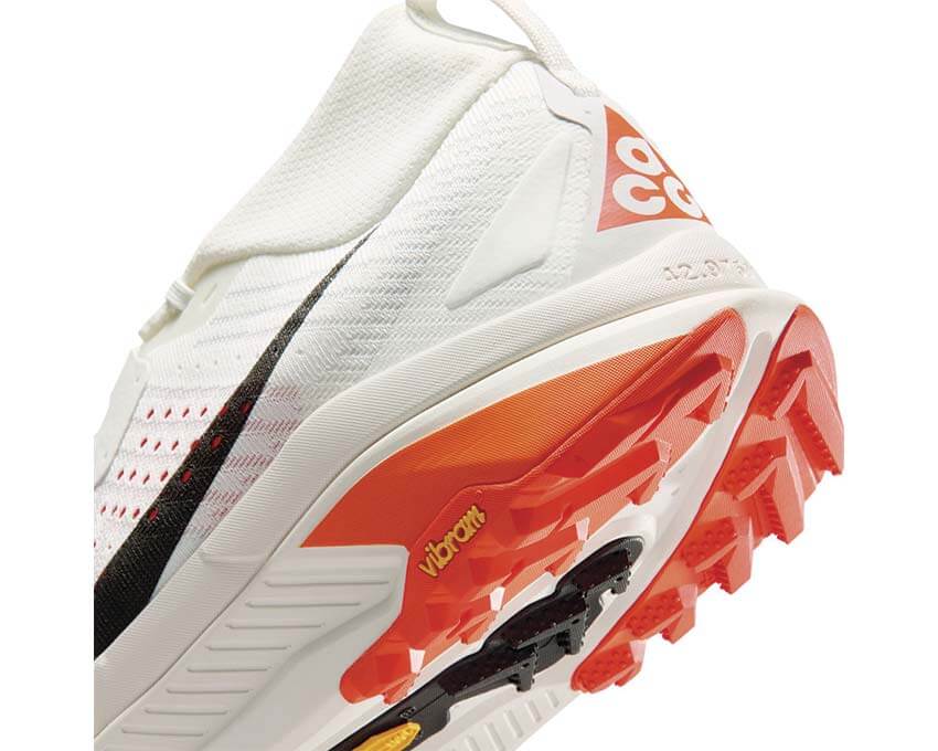 Nike ACG Zegama Trail Summit White vue latérale — tige trail imperméable blanche