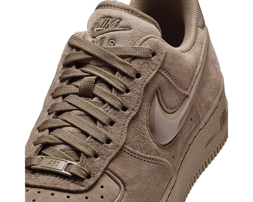 Nike Air Force 1 '07 W Mink Brown vue latérale — tige cuir marron mink