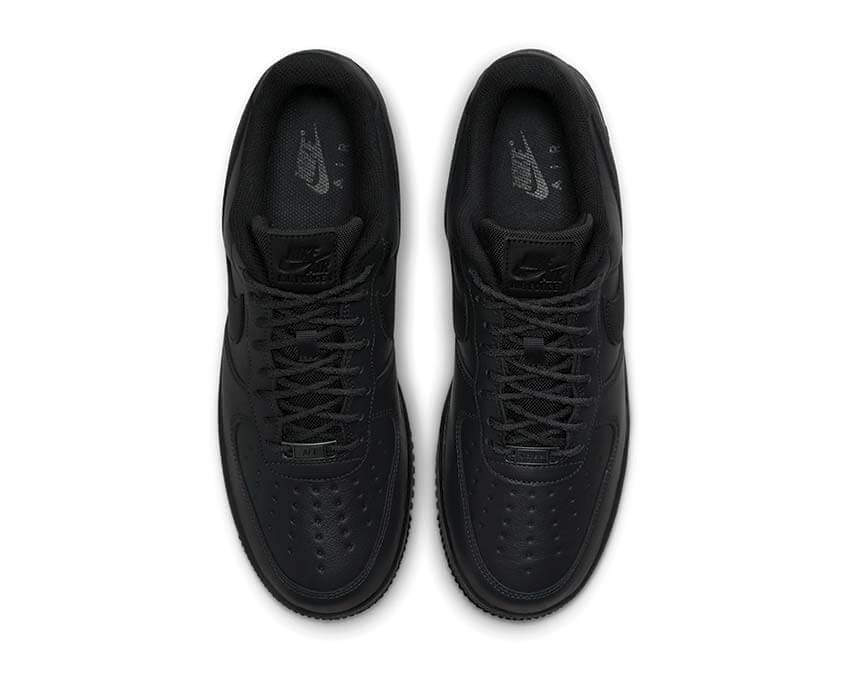 Nike Air Force 1 x Vibram Gore-Tex Off Noir — vue trois quarts all black GTX