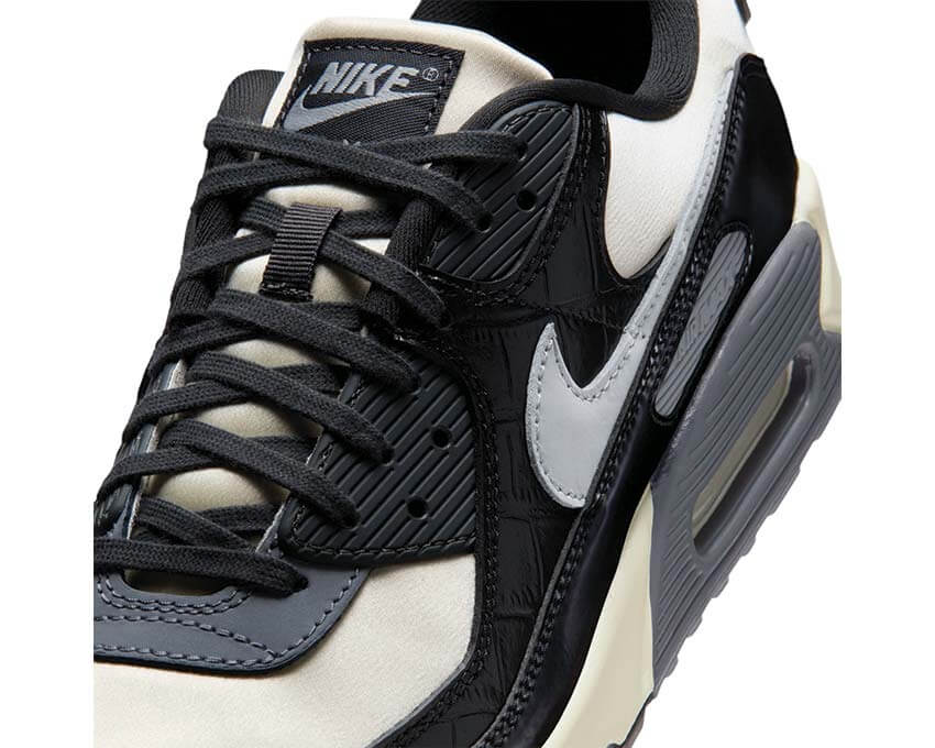 Nike Air Max 90 QS Grey Crocodile vue latérale — tige cuir gaufré crocodile