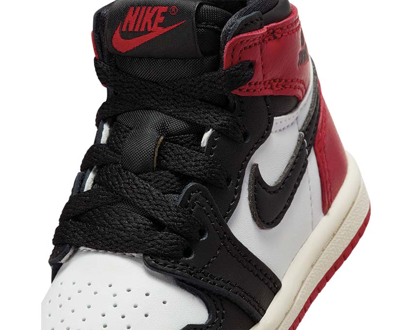 Jordan 1 Retro High OG Black Toe TD vue latérale — cuir noir blanc rouge TD