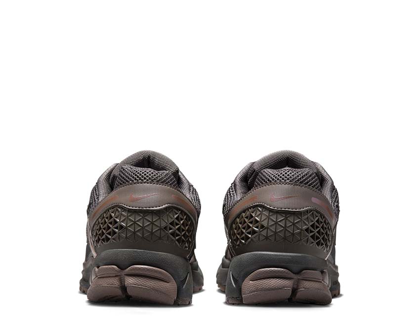 Nike Zoom Vomero 5 Cave Stone / Metallic Silver-Multi-Color HF5493-201
