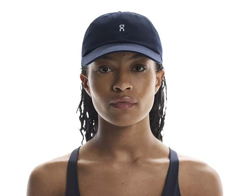 On All Day Cap Navy — casquette running 6 panneaux classique logo brodé