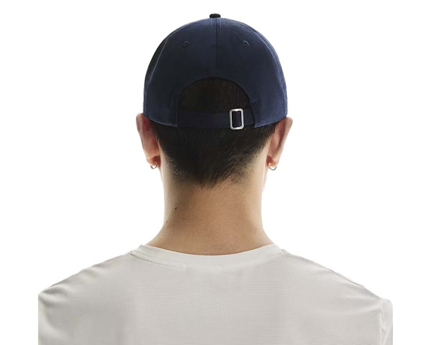 On All Day Cap Navy — casquette running 6 panneaux classique logo brodé