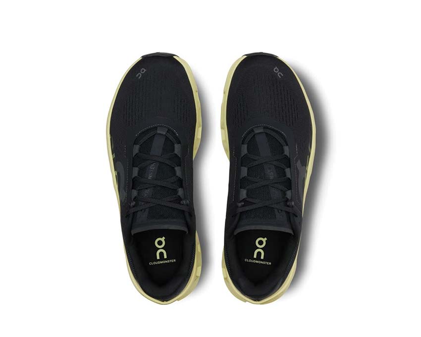 On Cloudmonster Black/Acacia detalle — upper mesh zapatilla running hombre