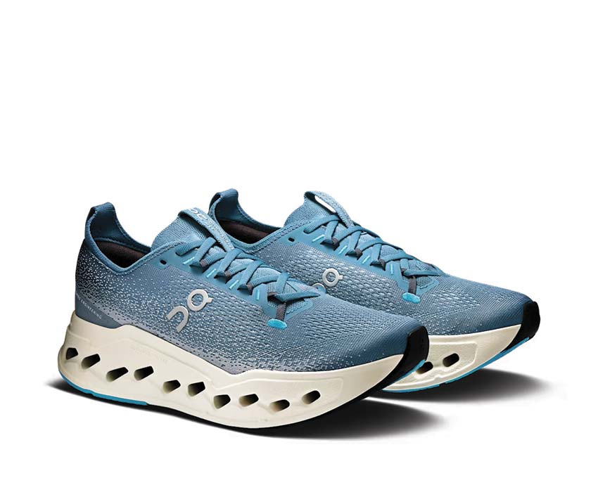 On Cloudsurfer Max Dust vue latérale — profil running maximaliste homme