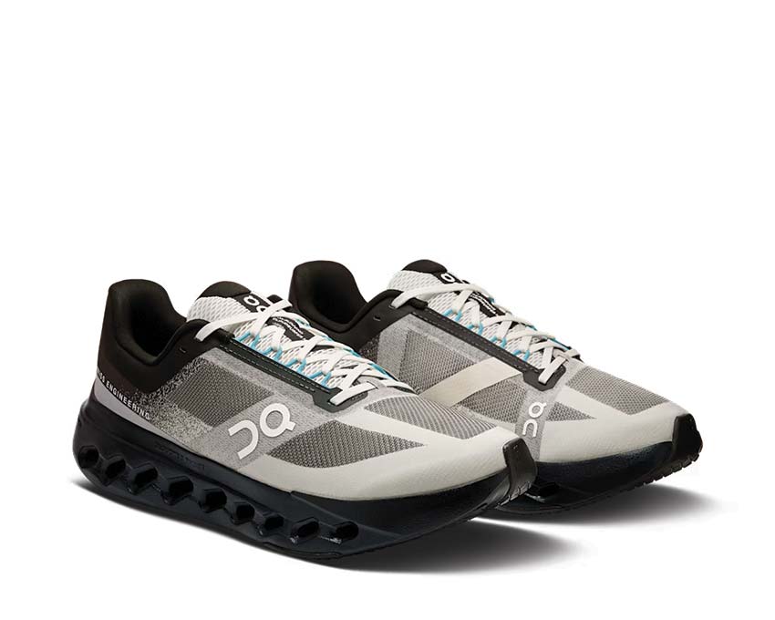 On Cloudsurfer Next Black vue latérale — tige flexible running homme