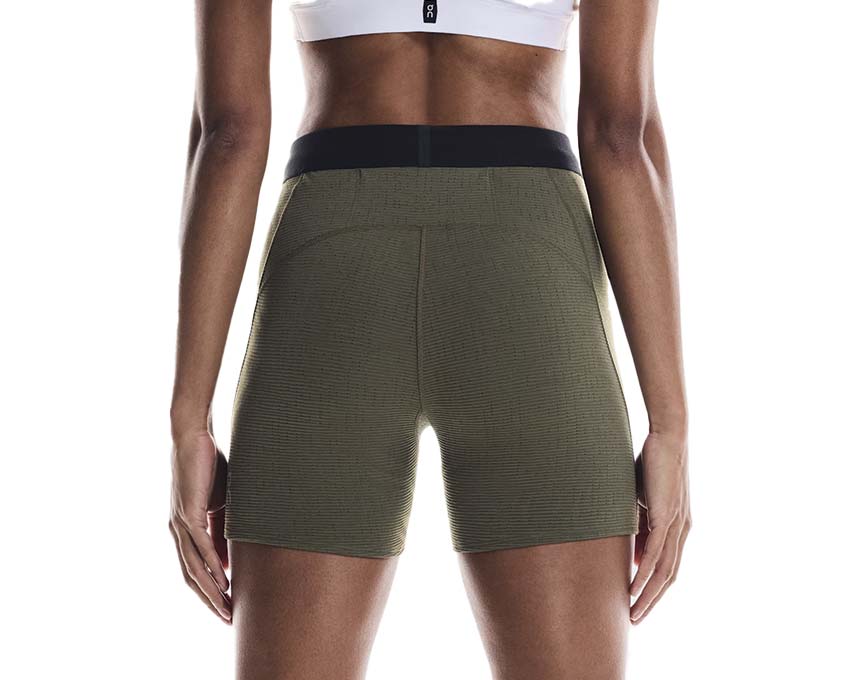 On Tights PLEASURES x The Loop détail imprimé — collaboration PLEASURES x The Loop