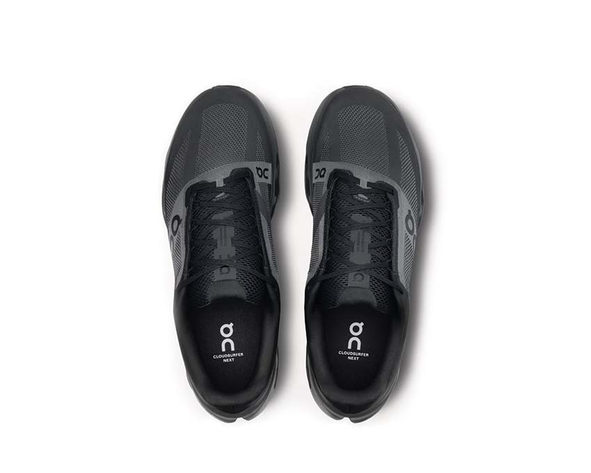 On Cloudsurfer Next Black/Eclipse Rückansicht — Dämpfung flexibler Herren-Laufschuh