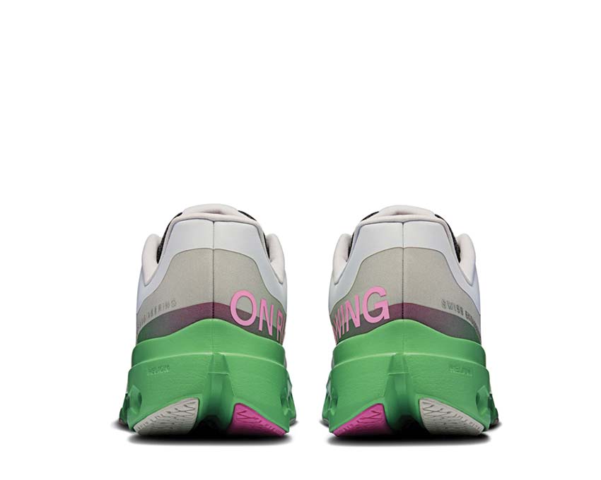 On Cloudsurfer Next Wolf/Honeydew Seitenansicht — flexibles Laufschuh Profil