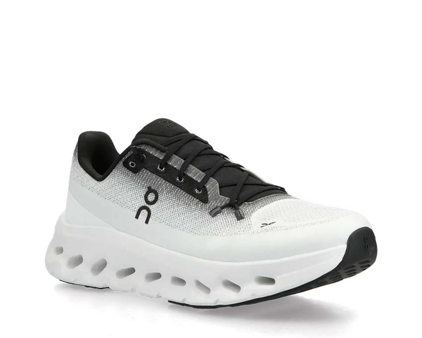 On Cloudtilt W Black/Ivory vue latérale — plateforme inclinée sneaker femme