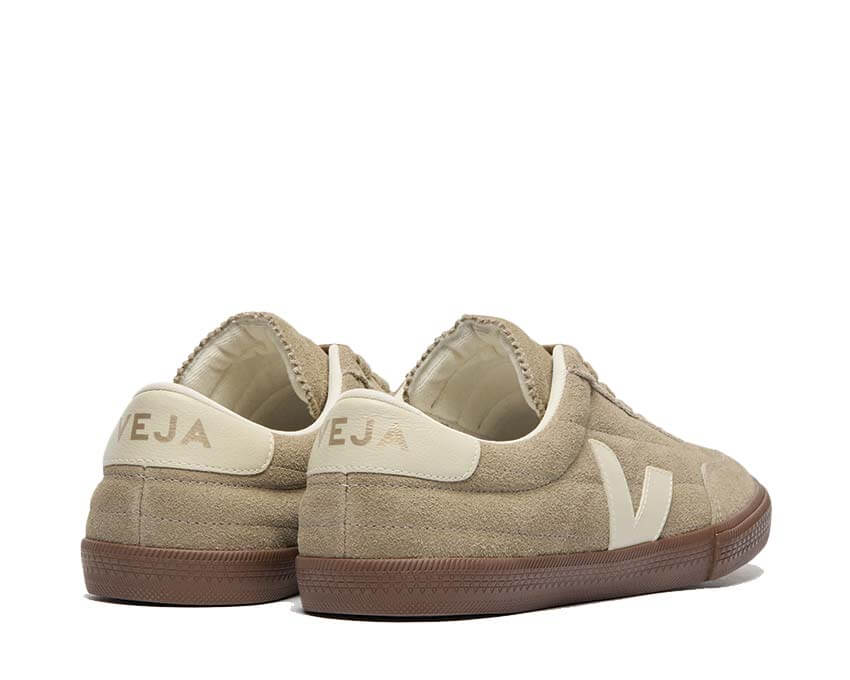 Veja Panenka Suede Taupe détail — cuir daim taupe premium