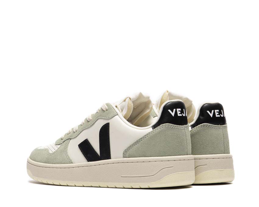 Veja V-10 Leather Pure Black Clay Detail — dreifarbiges V-Logo