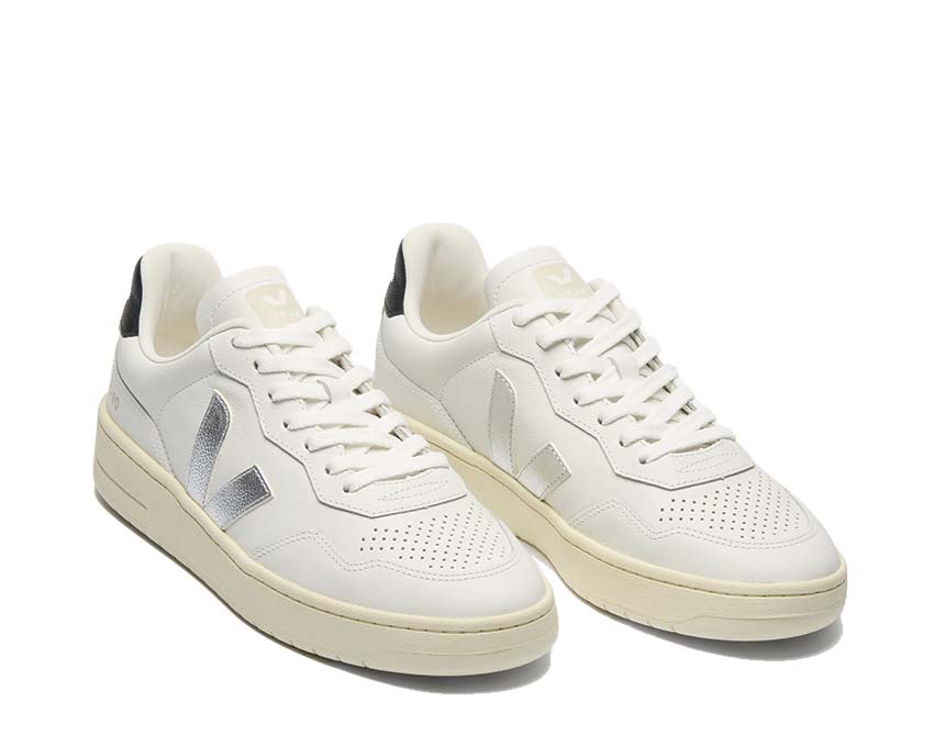 Veja V-90 O.T. Leather Silver vue latérale — profil oversize argenté