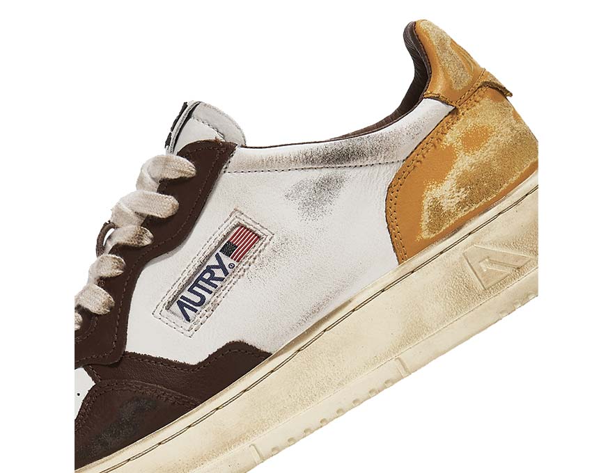 Autry Super Vintage Low Leat White Brown détail — logo brodé