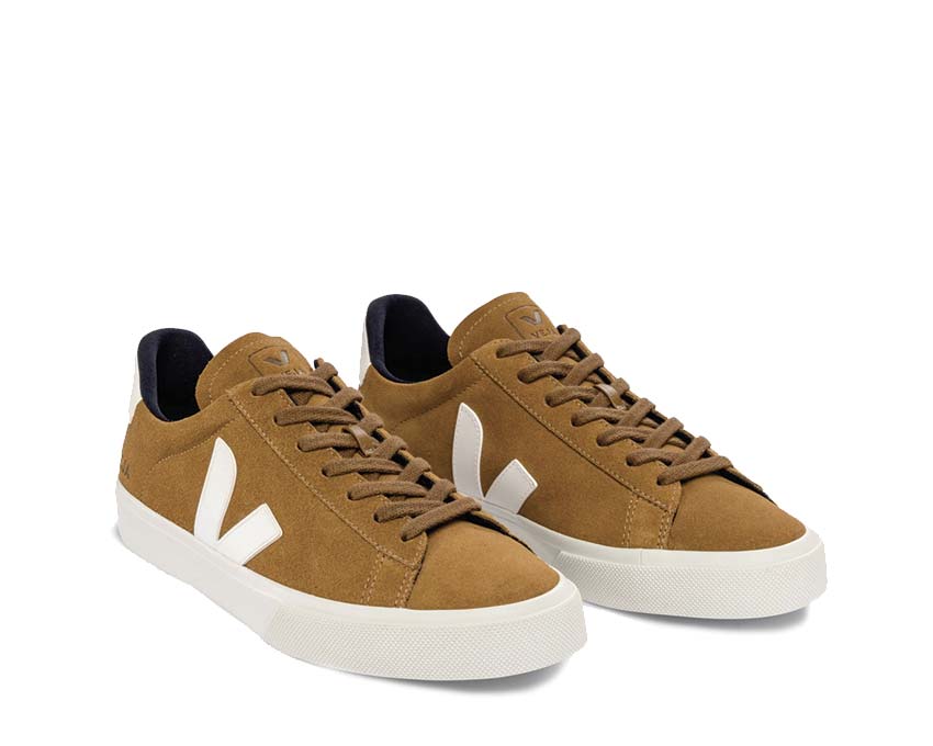 Veja Campo Bold Suede Black vista lateral — ante negro grueso texturizado