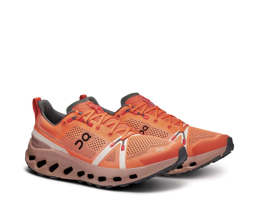On Cloudsurfer Trail Flame/Dustrose vue latérale — profil trail homme