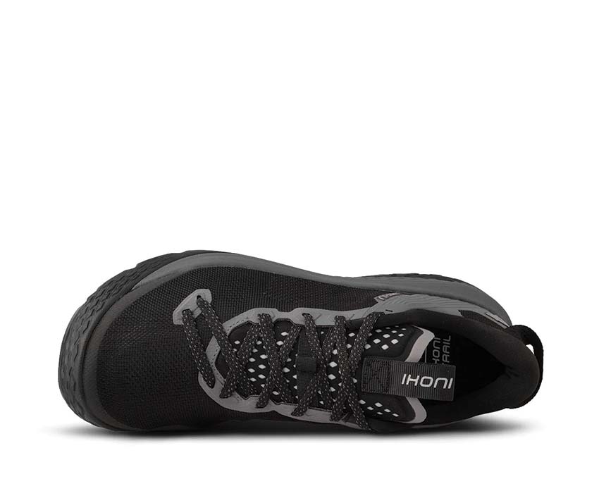 Karhu Ikoni Trail Black/Black détail — coloris monochrome noir