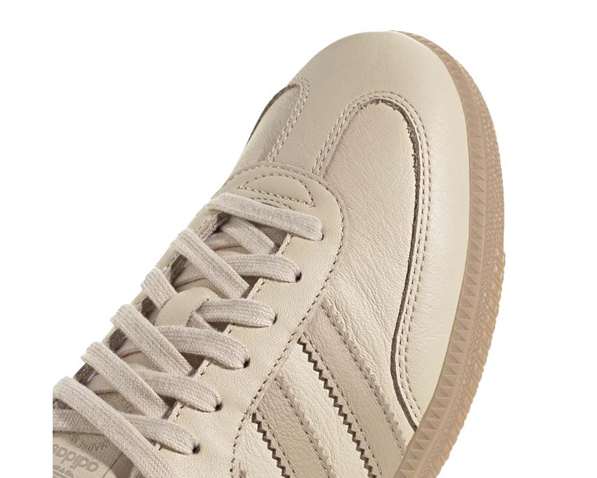 Adidas Samba OG Sandstorm Seitenansicht — klassisches Profil Erdfarben